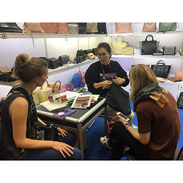 Wenzhou Leading Fashion Co.,Ltd Wallets