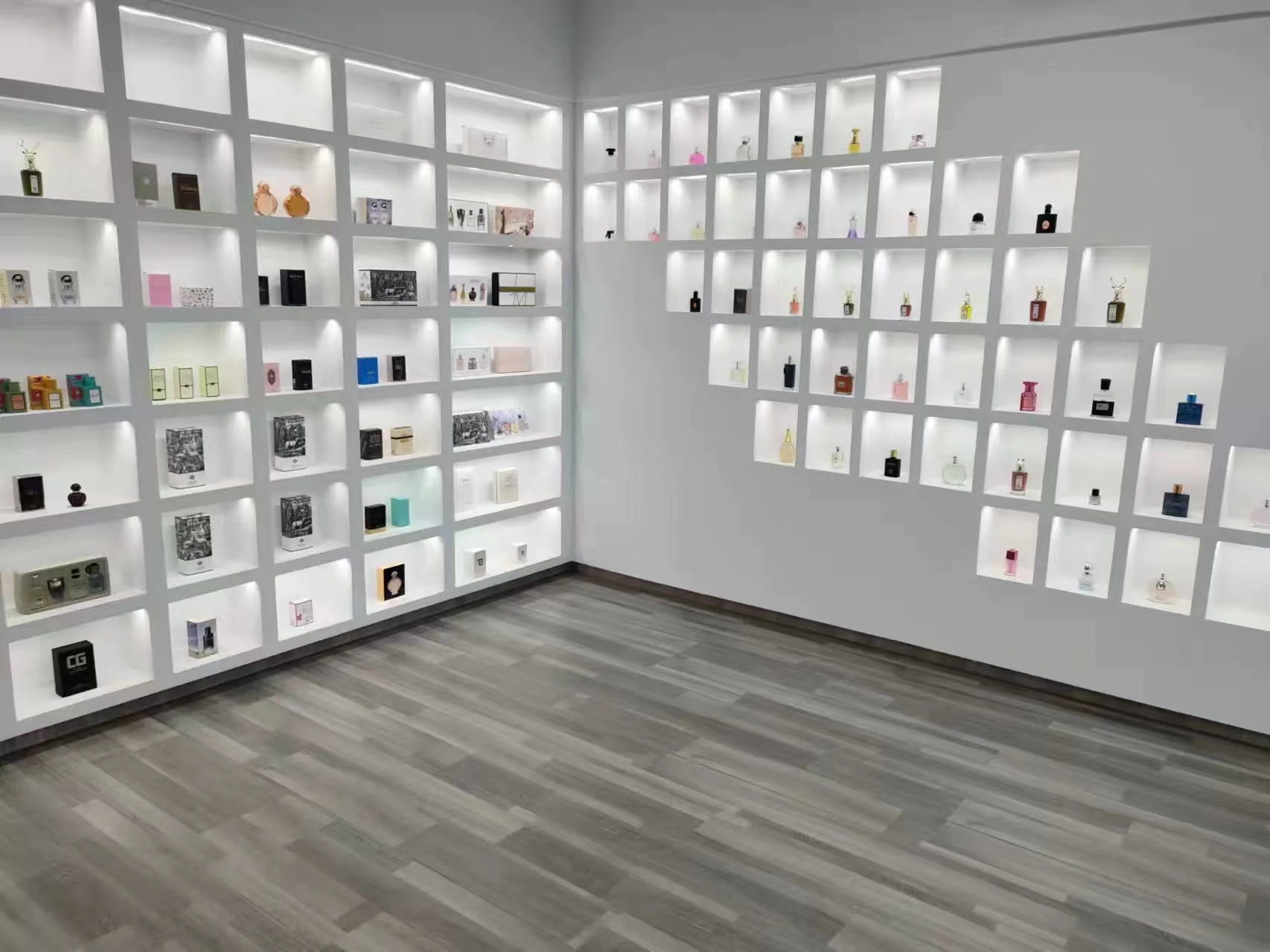 Yiwu Qifei Cosmetics Ltd. Arabic Dubai Perfume