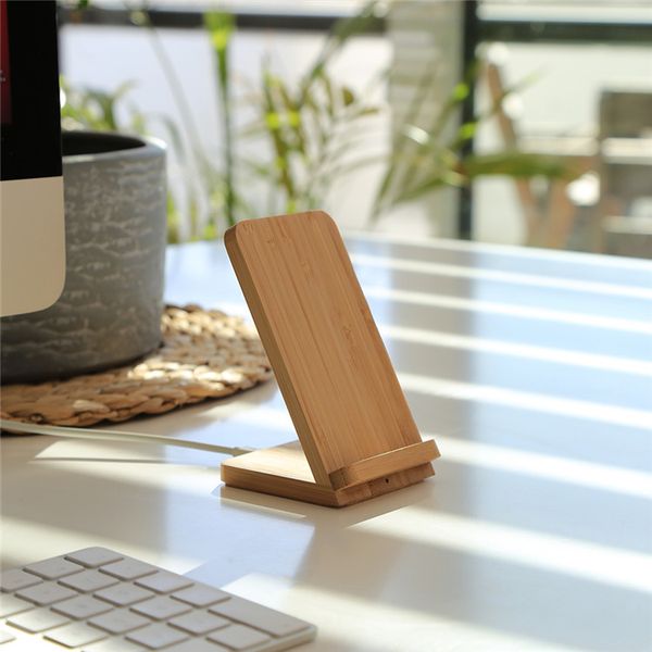 Eco-friendly Bamboo Phone Holder Phones Wireless Charging Station 10W 15W Wireless Charger Stand