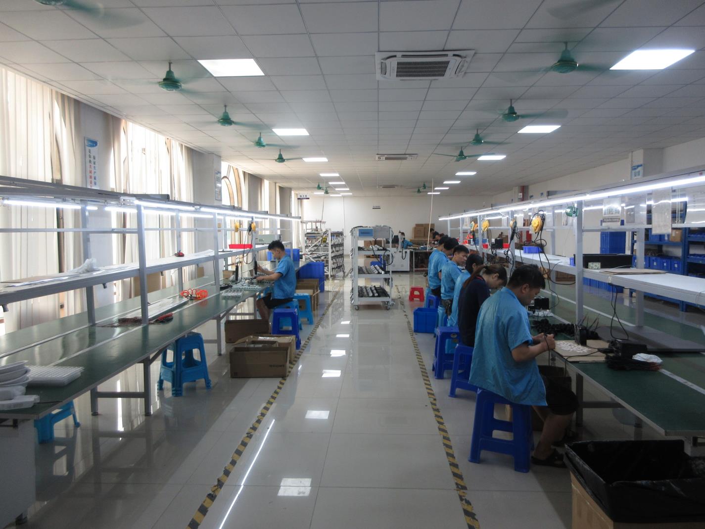 Dongguan Emilux Lighting Technology Co., Ltd. LED Track Lights