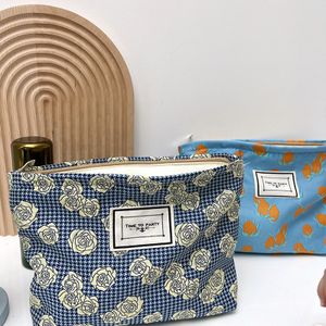 Vintage Girls' Travel Makeup Bag Large Canvas Cotton Zipper Pouch Character Handle Wholesale Wash Storage Featuring Logo Pattern