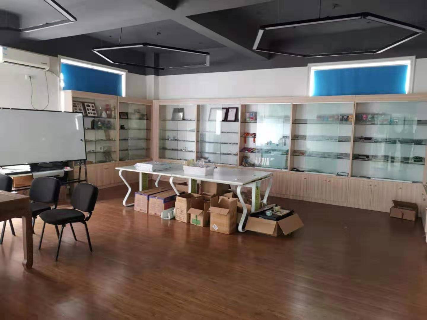 Shenzhen Yinliang Industrial Co., Ltd. Jewelry price tag
