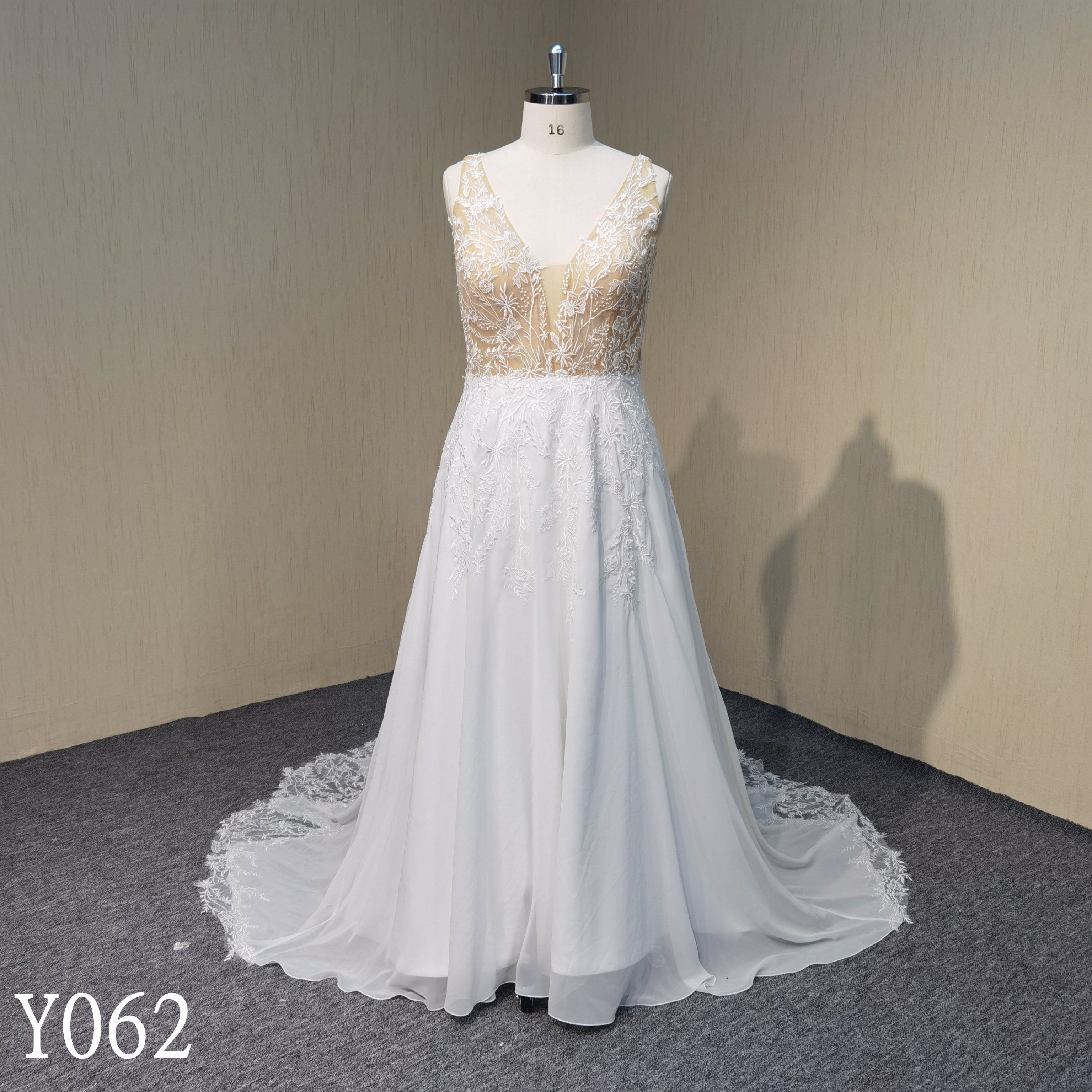 Shanghai Zhongqi Environmental Protection Technology Co., Ltd. Elegant Sleeveless V-neck Ball Gown Hand Made Bridal Dress for woman