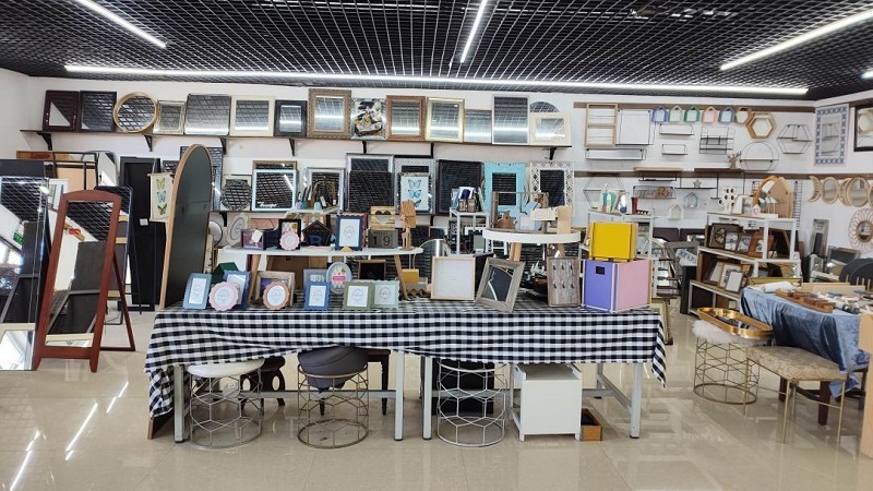 Qingdao Yinlongfei Handicraft Co., Ltd. Wall Mirrors