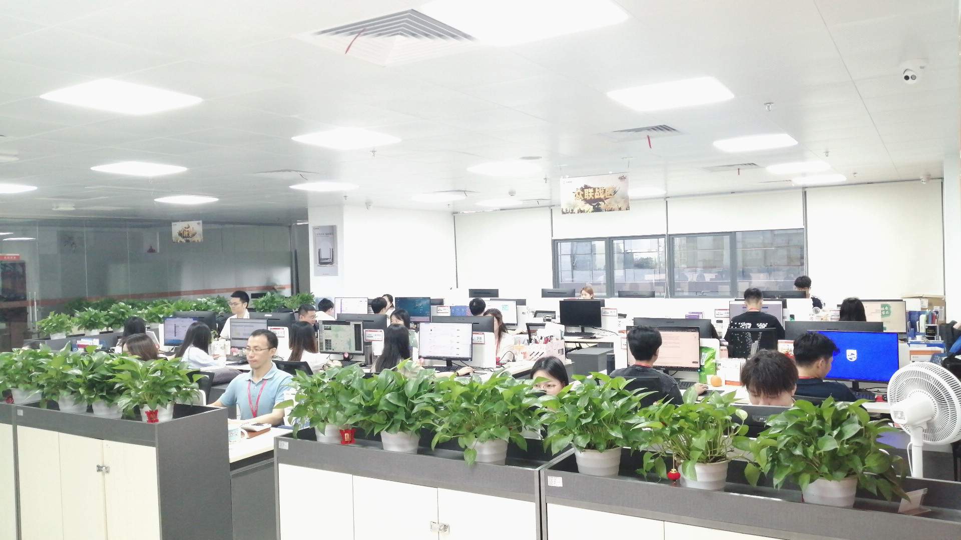 Shenzhen Four Seas Global Link Network Technology Co., Ltd. factory image 4