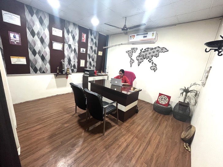 I K HANDICRAFT factory image 2
