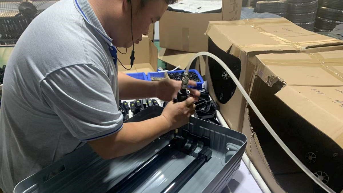 Qianhai Youpinwujiang (Shenzhen) Technology Co., Ltd. Aluminium luggage