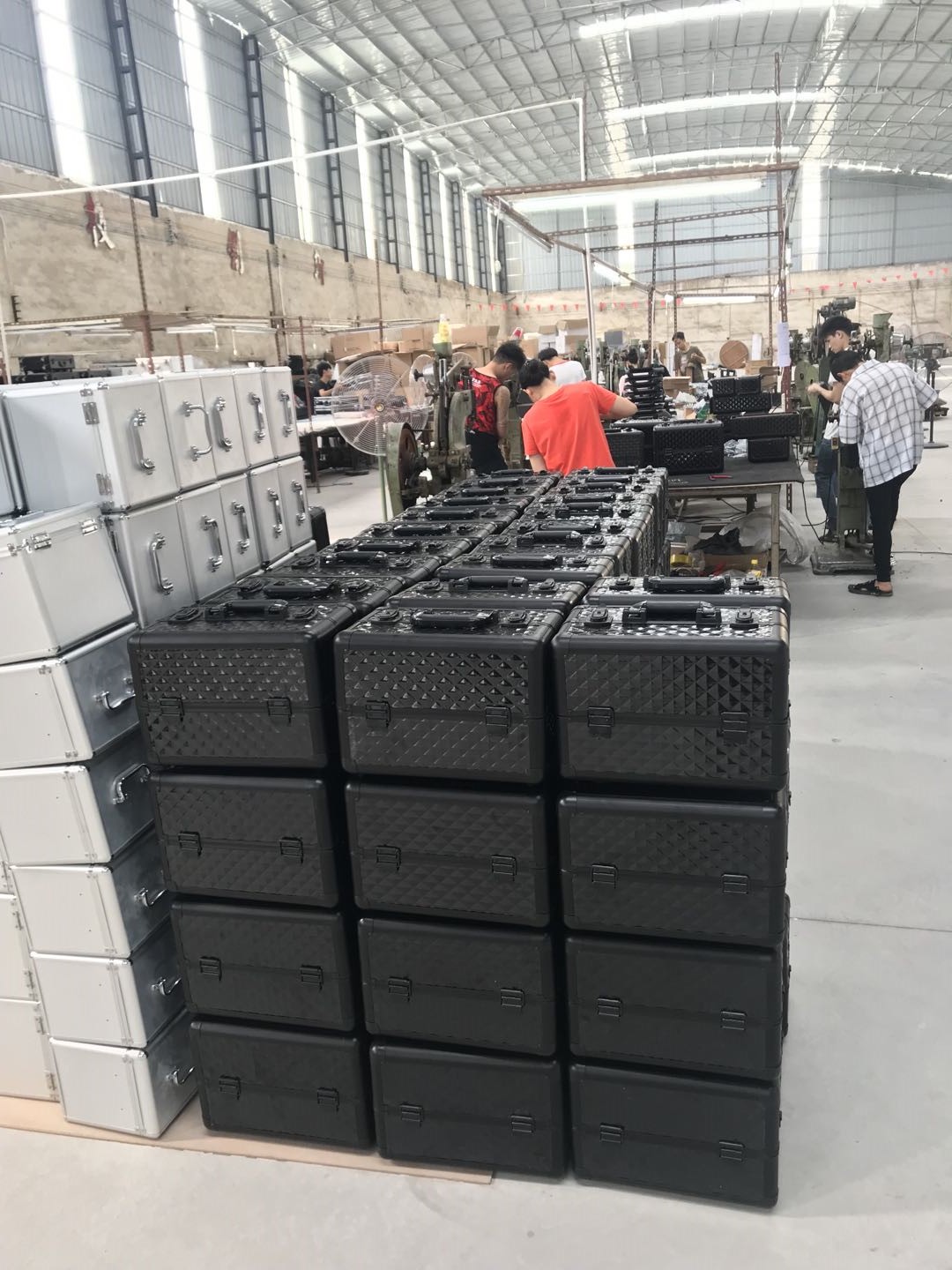 Foshan Nanhai Fly Cases & Bags Factory Aluminum Cosmetics Case