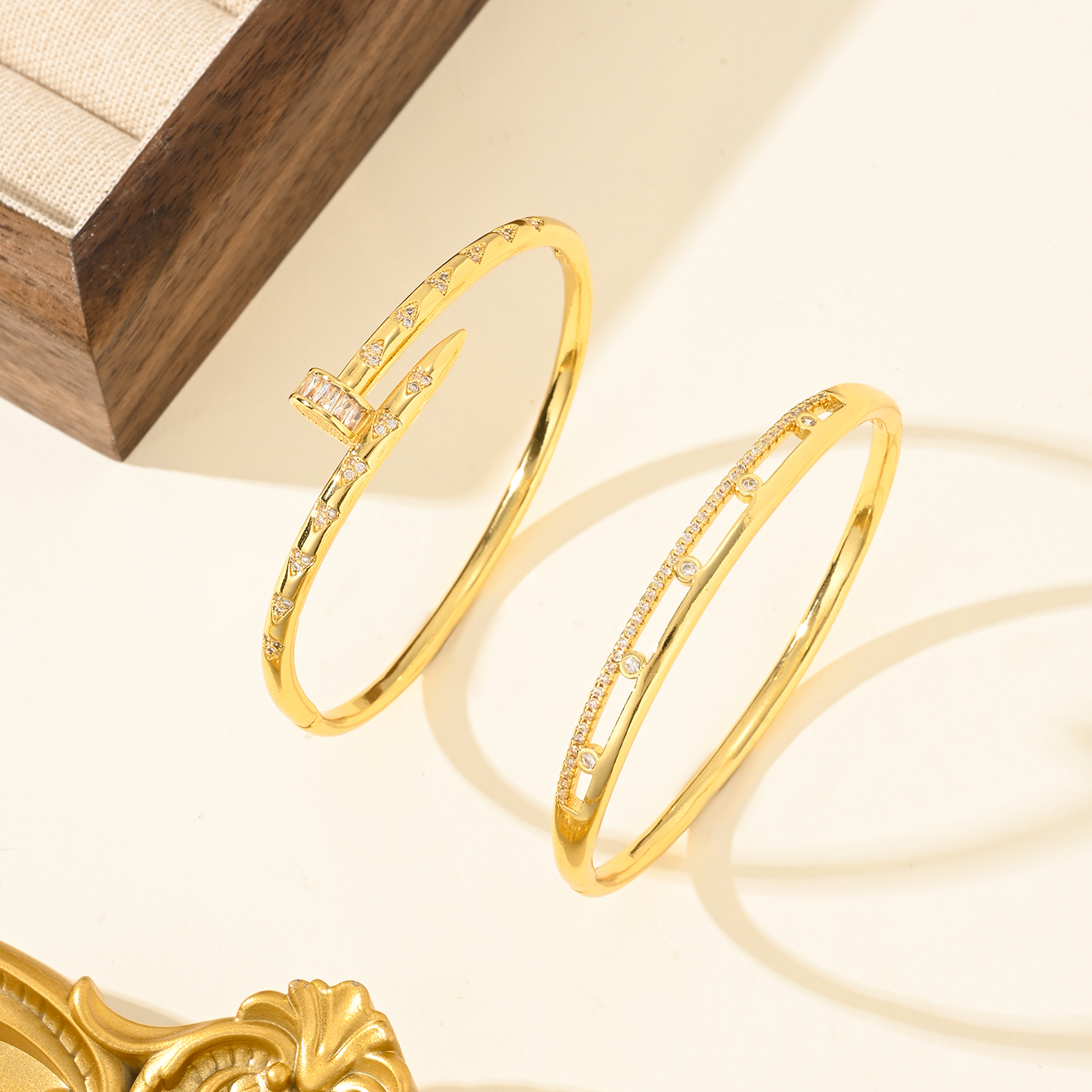 MEIZI Unisex Vintage Gold Plated Bracelets Fashion Jewelry with Pearl Diamond Trendy Double-Stranded for Weddings Parties Gifts