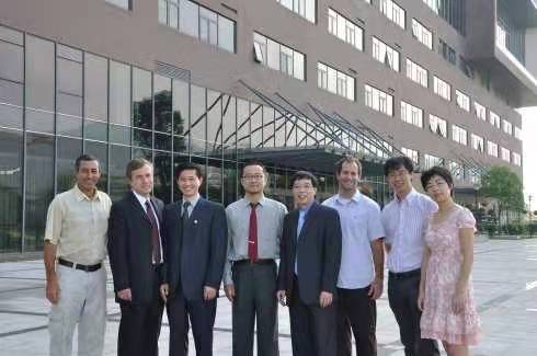 Jingyi Industrial Development (shanghai) Co., Ltd. glass bottle