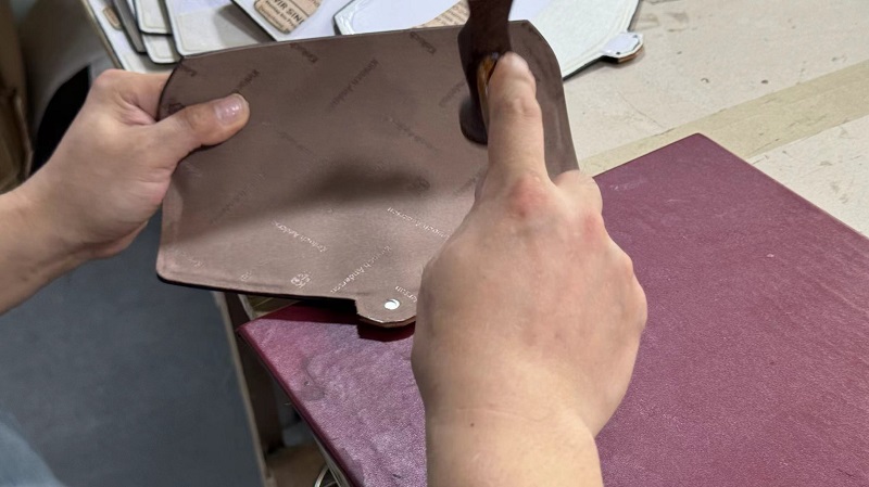 Guangzhou Jiuyue Leather Goods Co., Ltd. Messenger Bags