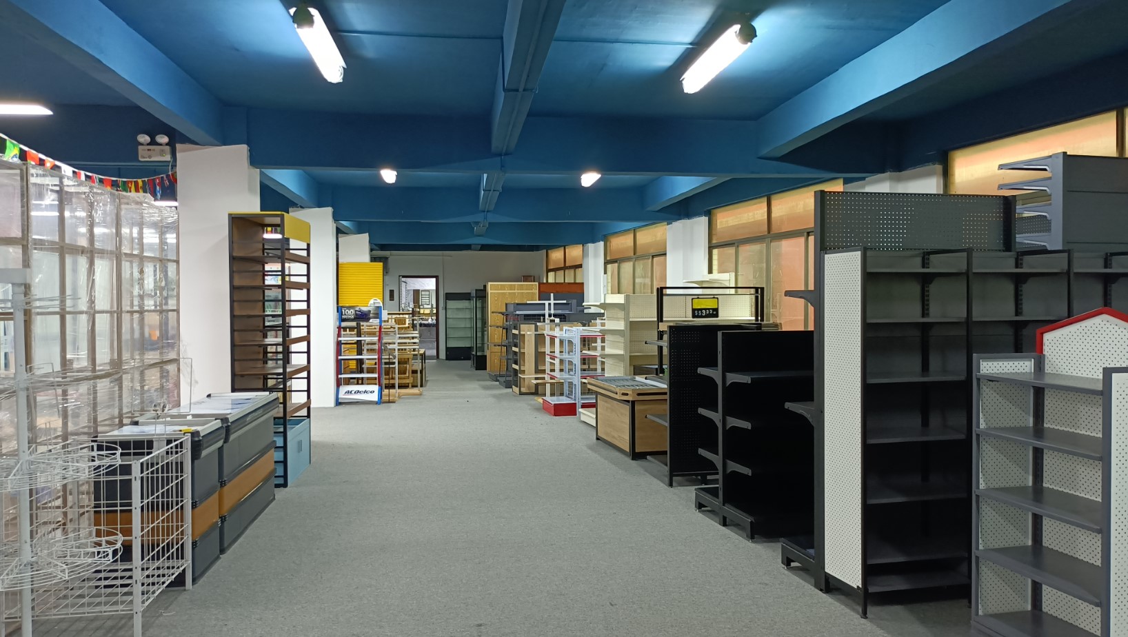 Guangzhou Bull Leader Shelves Co., Ltd. display showcases