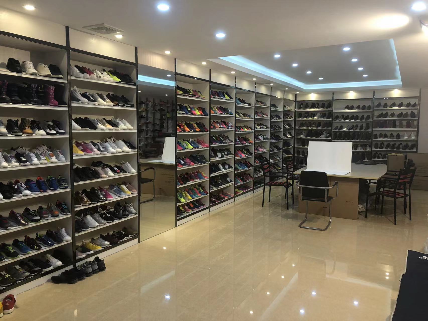 Quanzhou Longting Import and Export Trading Co., Ltd. men's sandals