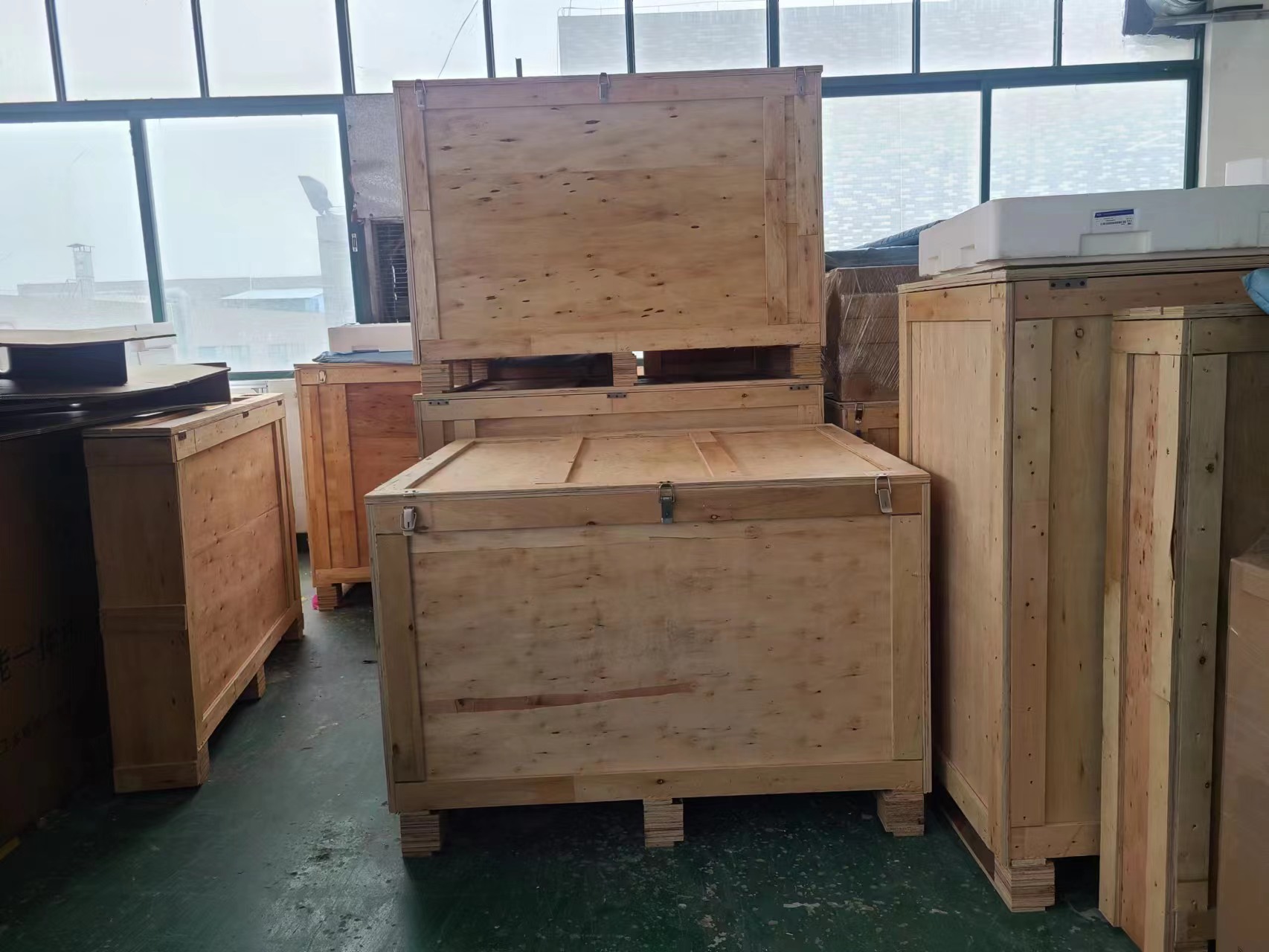 Beloong Technology Group Co., Ltd. Digital Signage