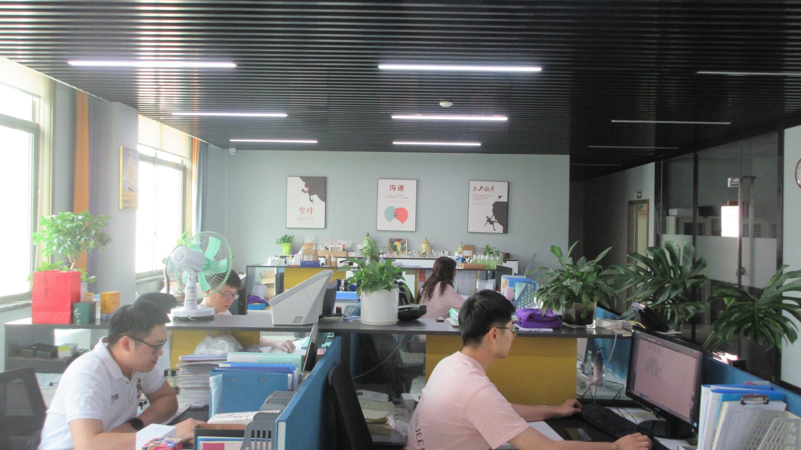 Yiwu Xiangnuo Cosmetics Co., Ltd. Body Spray Mist