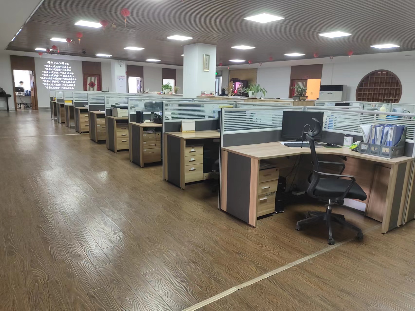 Zhongshan Oulike New Material Technology Co., Ltd. Electric scooter chargers