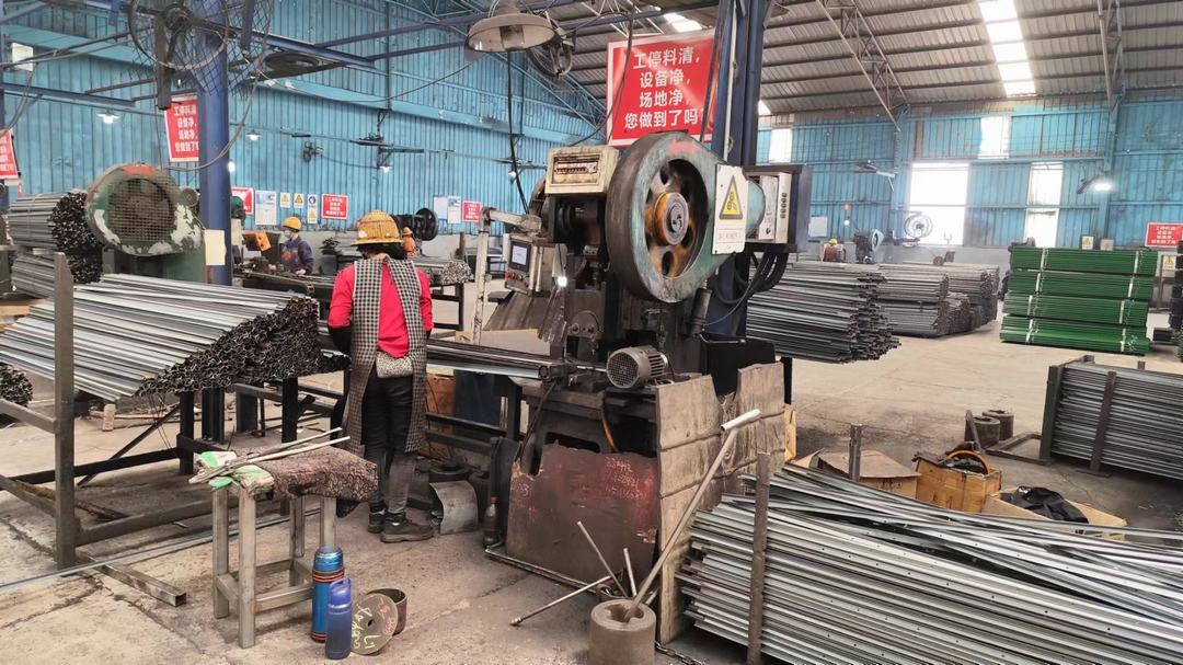 Dezhou Hualude Hardware Products Co., Ltd. Iron Nails