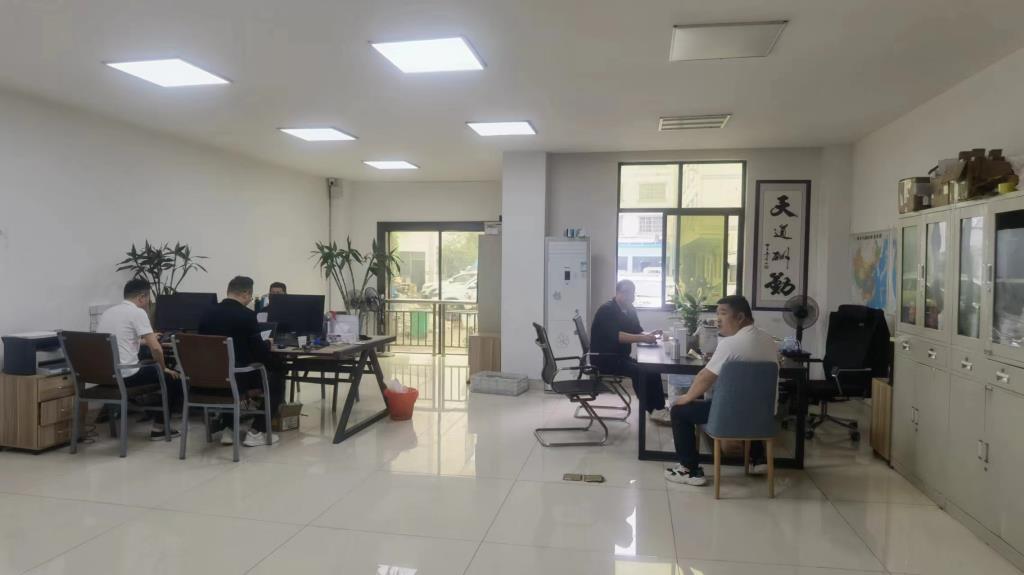 Dongyang Longxin Industry And Trade Co., Ltd. Aluminium Bottle