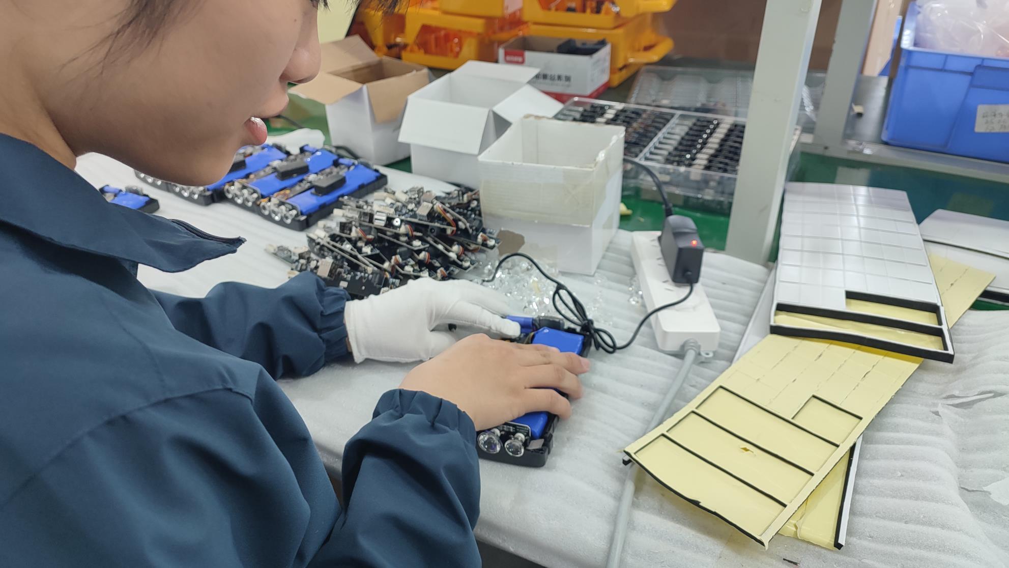 Pine Energy (Shenzhen) Co., Ltd. Car Jump Starter