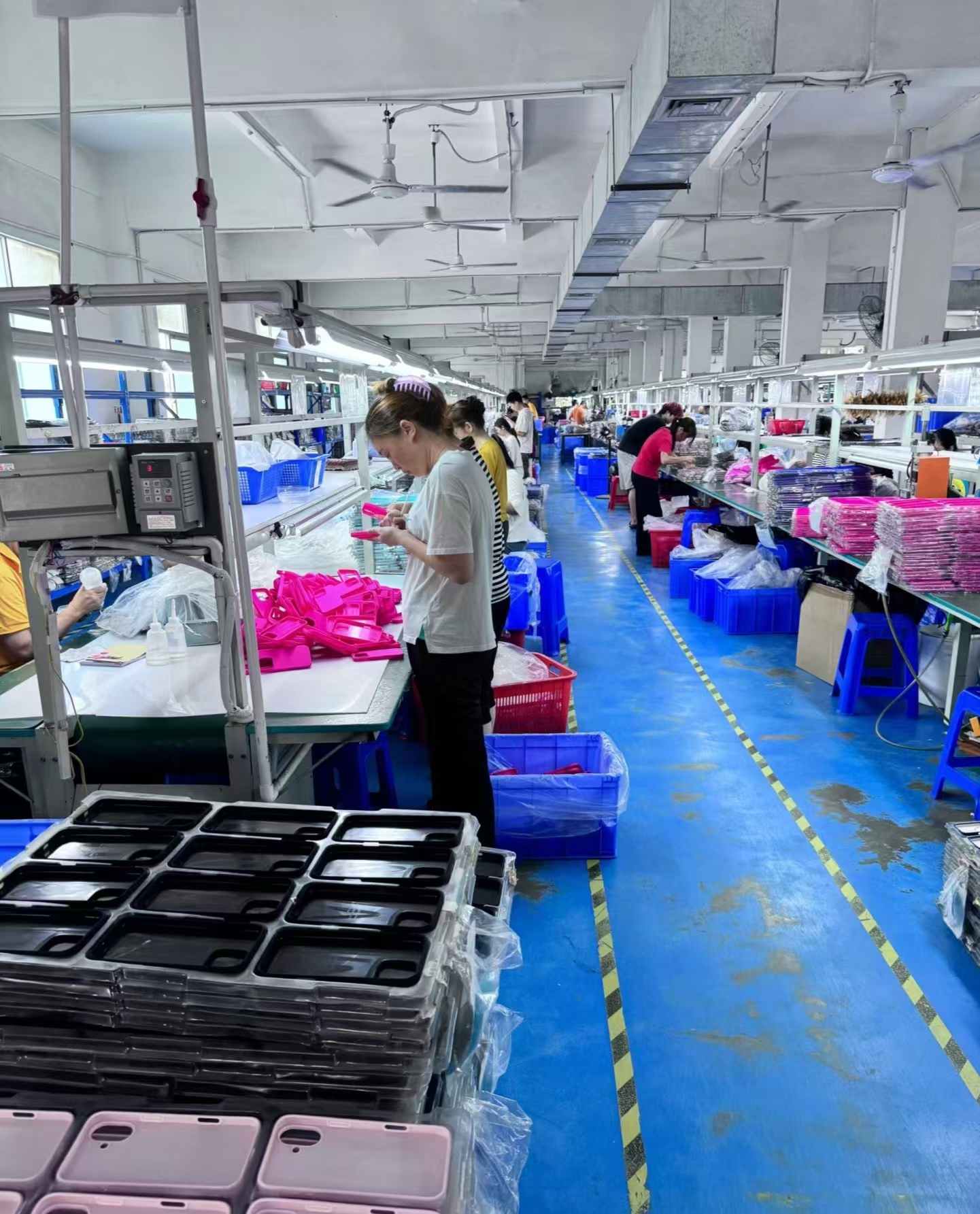 Yinchao Technology (dongguan) Co., Ltd. customized cellphone cover