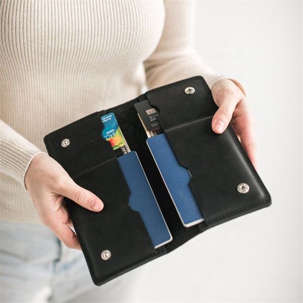 Wholesale Luxury Genuine Leather Customized Design Handmade Traveller Family Embossed Card Case Cover Ticket Holder Passport