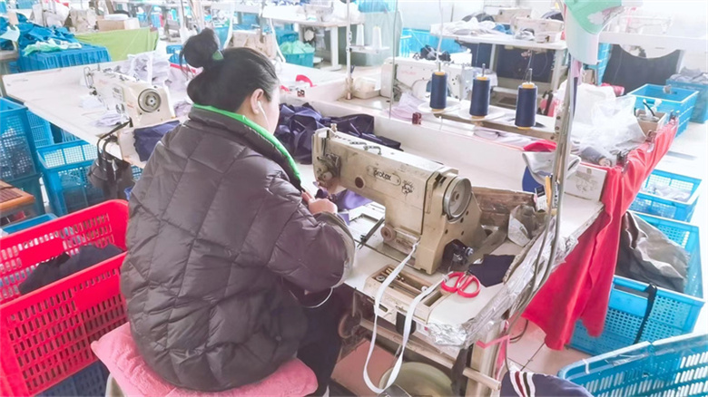 CNACC (Shanghai) Import & Export Co., Ltd. Knitted Gloves