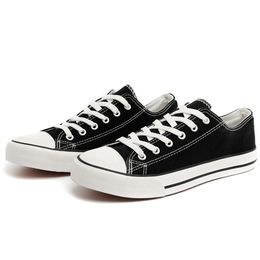 Men vulcanized shoes, made of canvas upper and rubber outsole