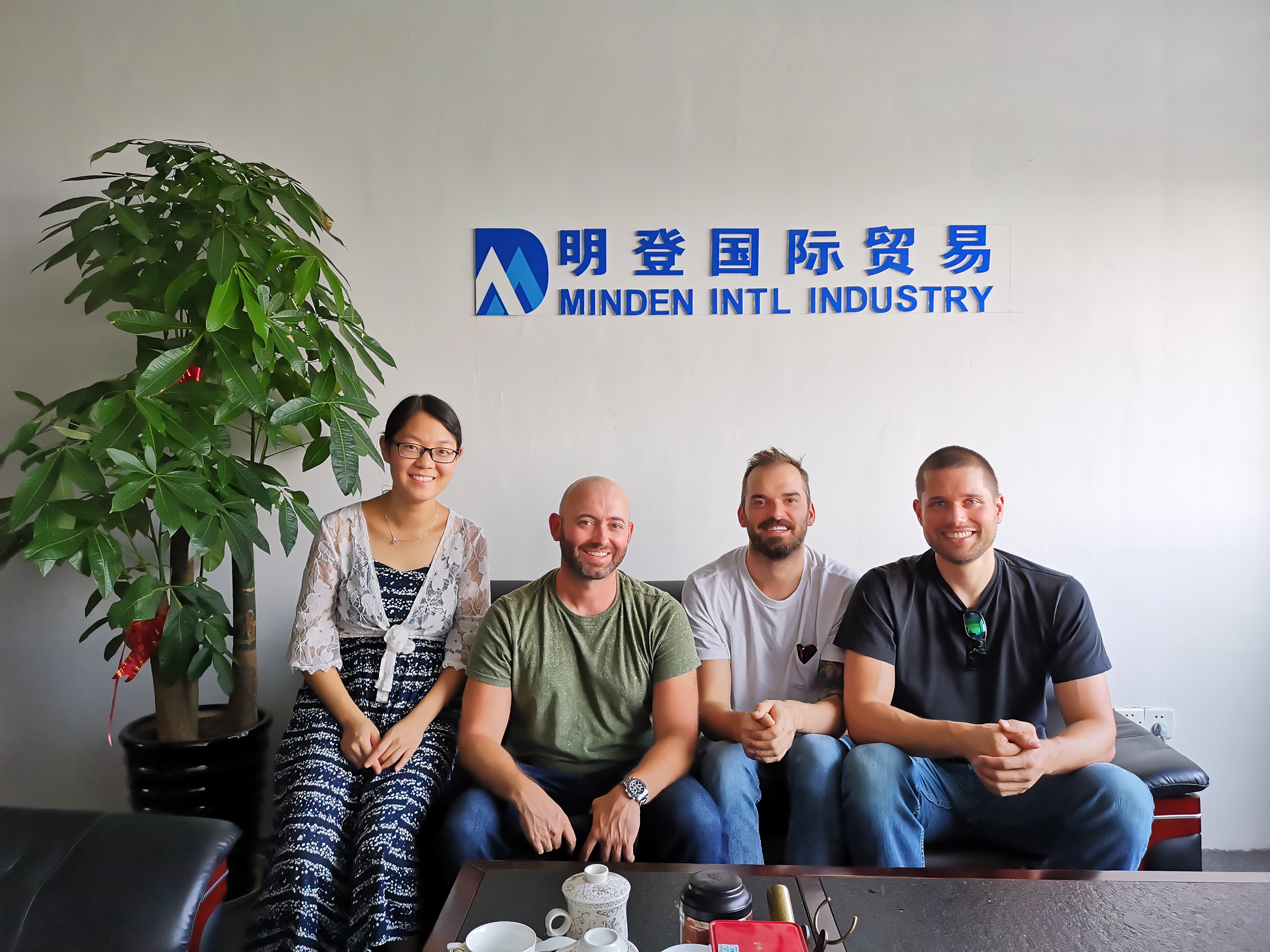 Yiwu Minden Import And Export Co., Ltd. Pet Feeder
