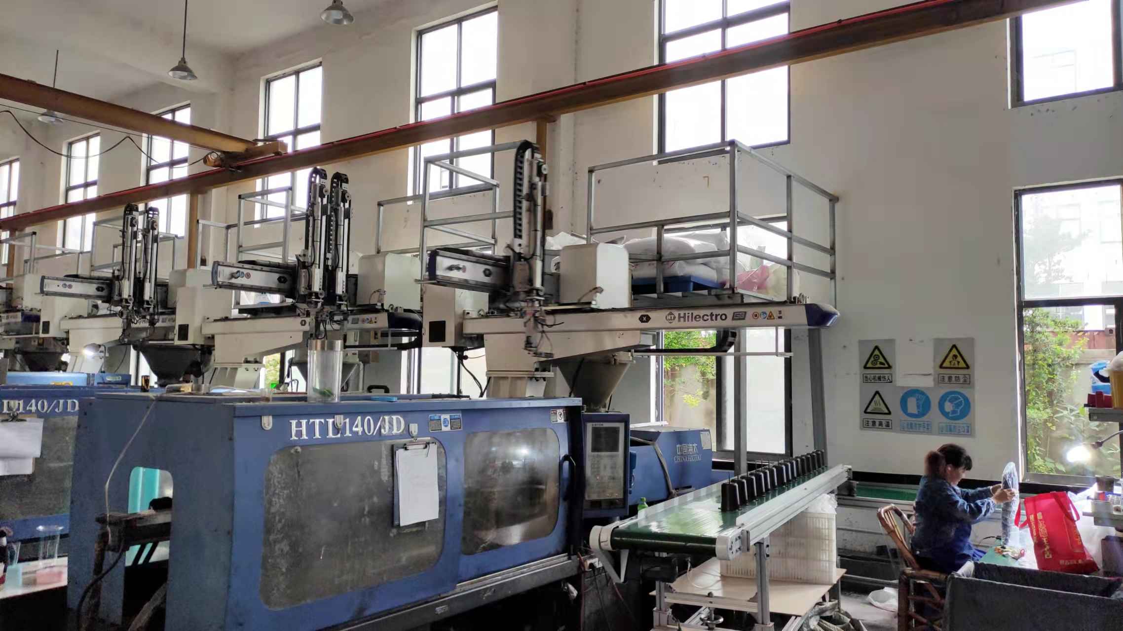 Ningbo Yisou Gift and Crafts Co., Ltd. Beer Tower