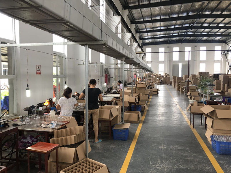 Baoying County Guanyi Glass Crafts Factory glass oil rigs