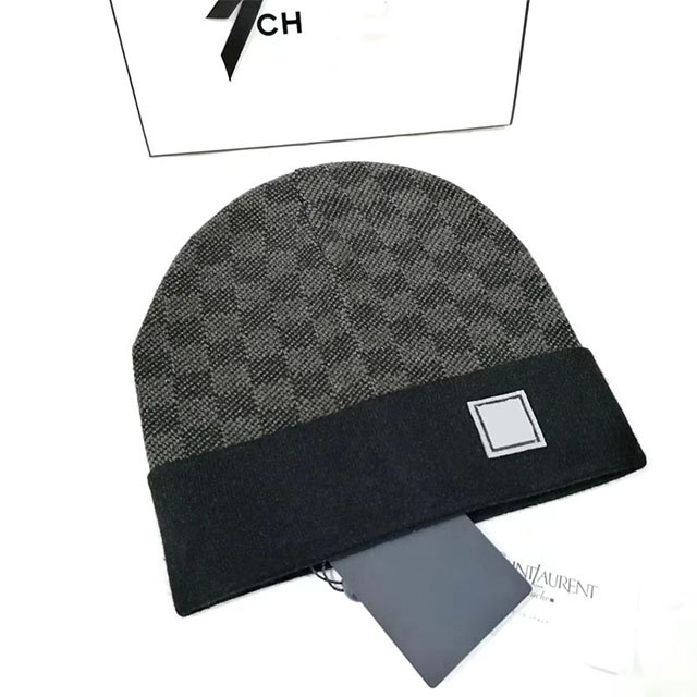 B2 Black Acrylic Winter Beanie for Men Women Embossed Printing Outdoor Warm Baotou Cold Cap High Quality Knitted Hat for Travel