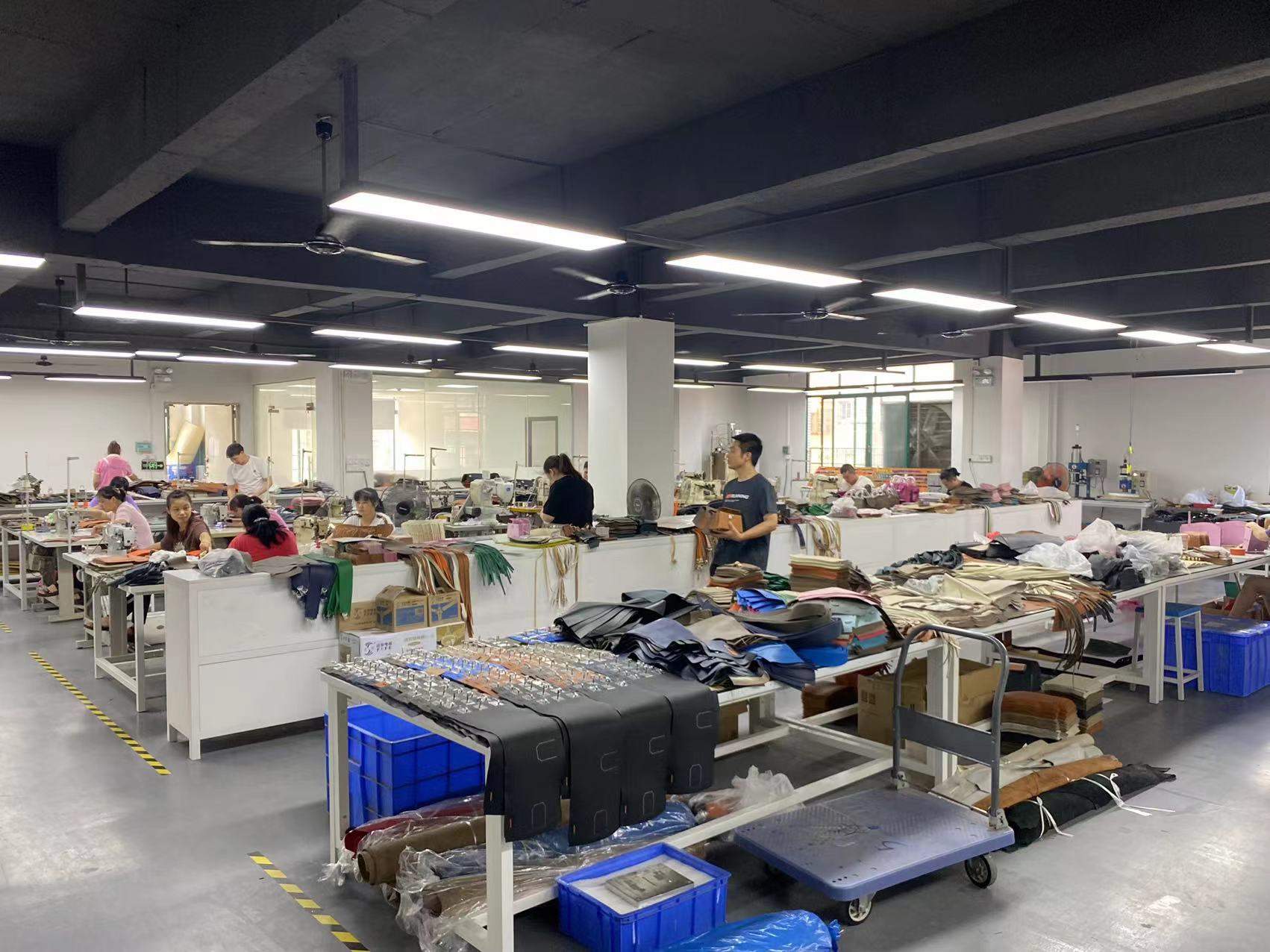 Guangzhou Panyu District Da Long Jun Yu Ying Ye Bags Shop factory image 3