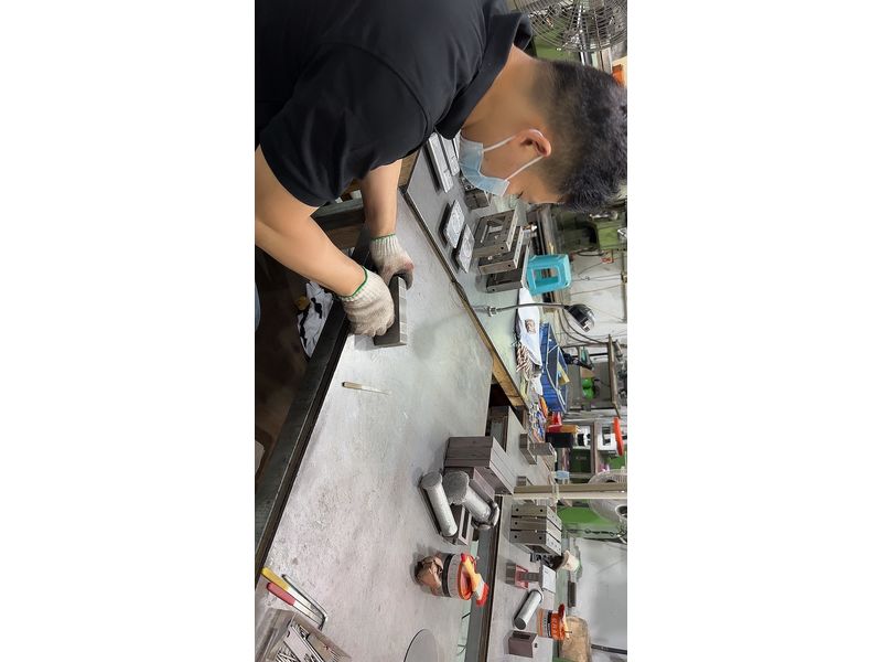 Foshan Youchang Plastic Products Co., Ltd. Shock-resistant phone case
