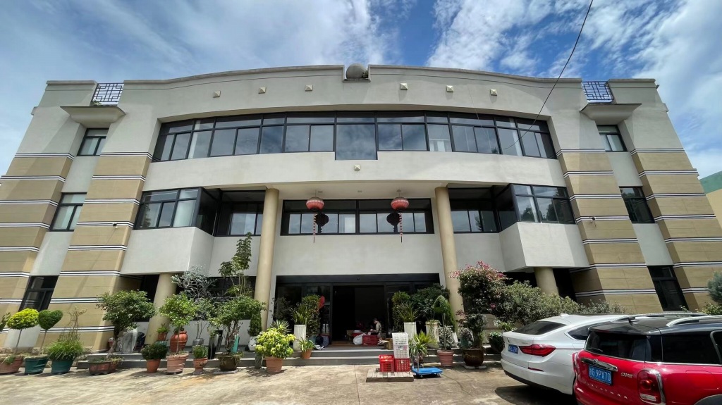 Yongkang Helen Houseware Co., Ltd. Water Bottle