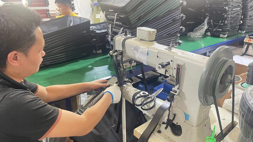 Qianhai Youpinwujiang (Shenzhen) Technology Co., Ltd. Front opening luggage