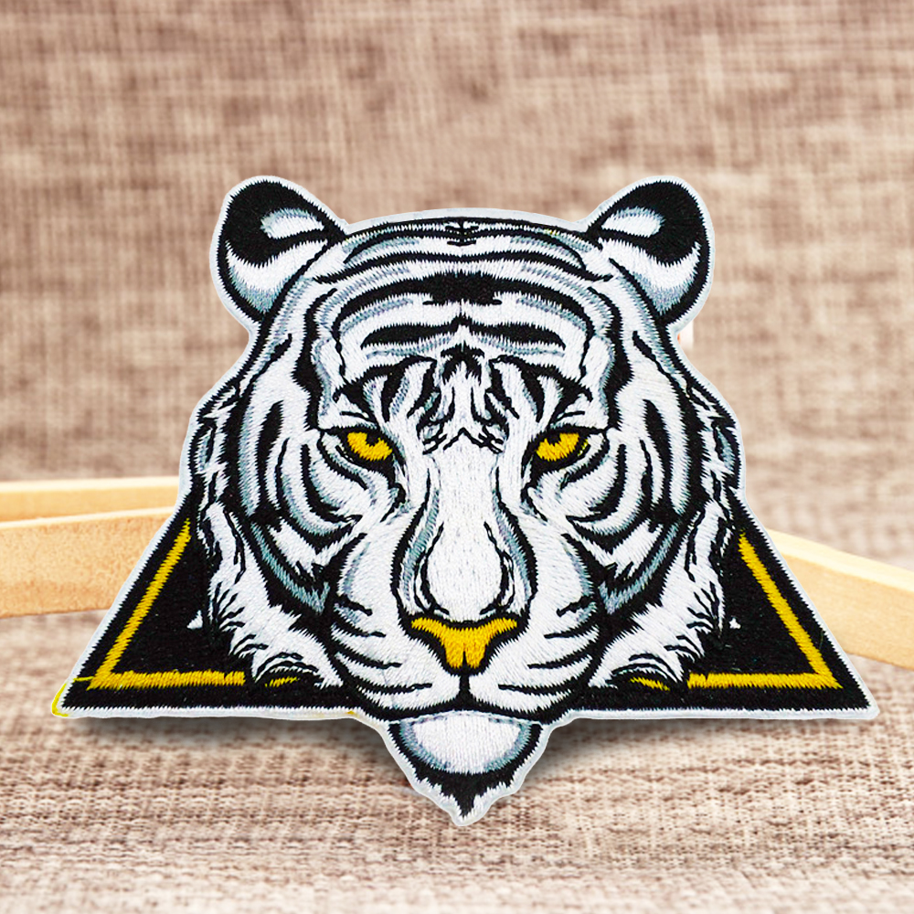 Foshan Dongyutang Trading Co., Ltd. Embroidered Heat Press Cloth Logo Sew On Patches Customized Woven Embroidery