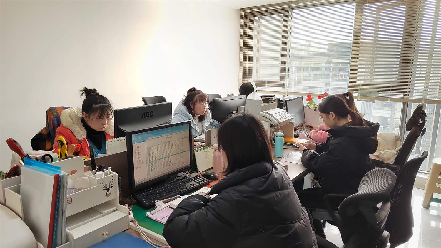 Chengdu Hehua Smart Window Coverings Co., Ltd. Honeycomb blinds