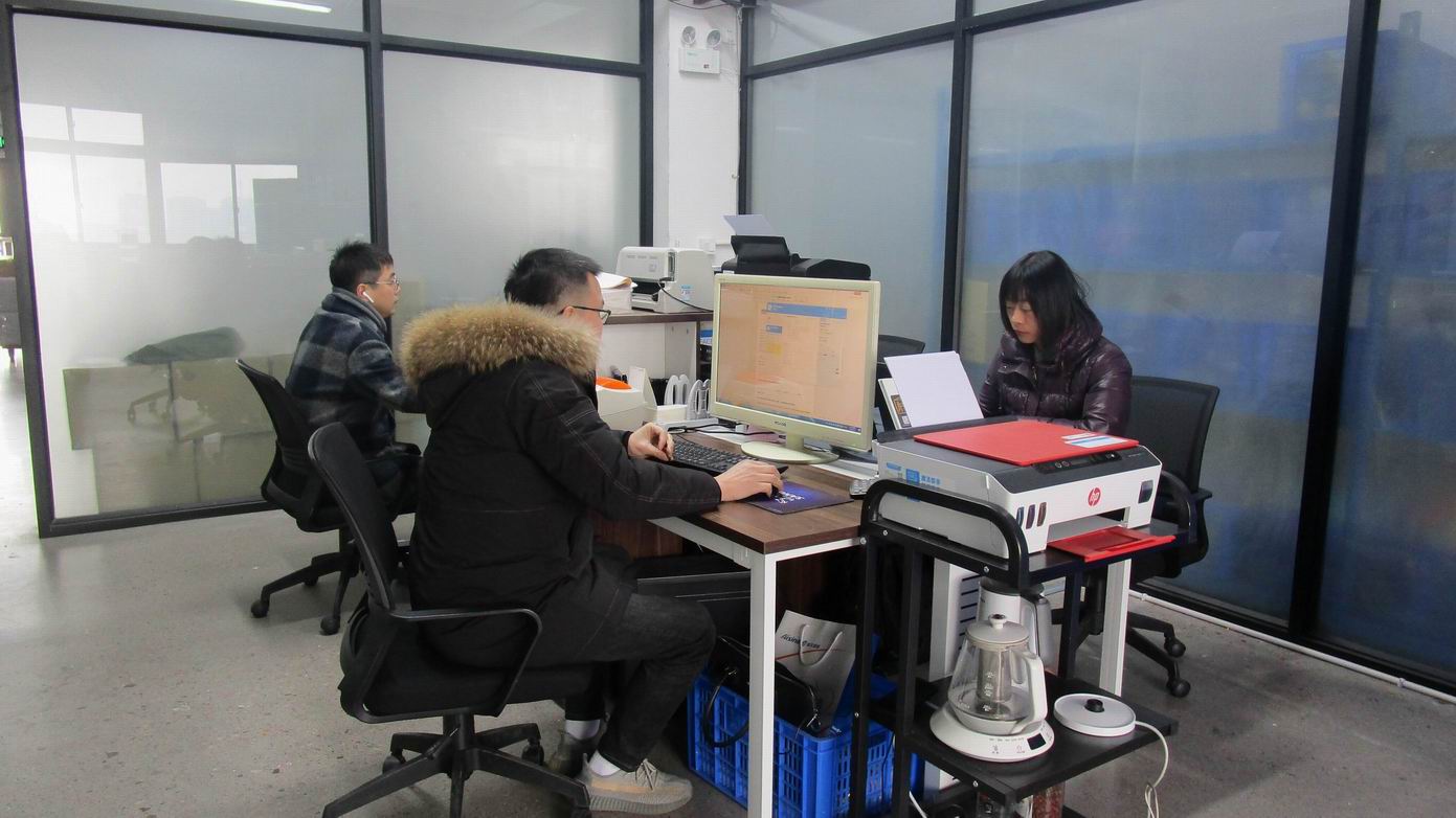 Yiwu Feiyue Festive Products Co., Ltd. Christmas Decorations