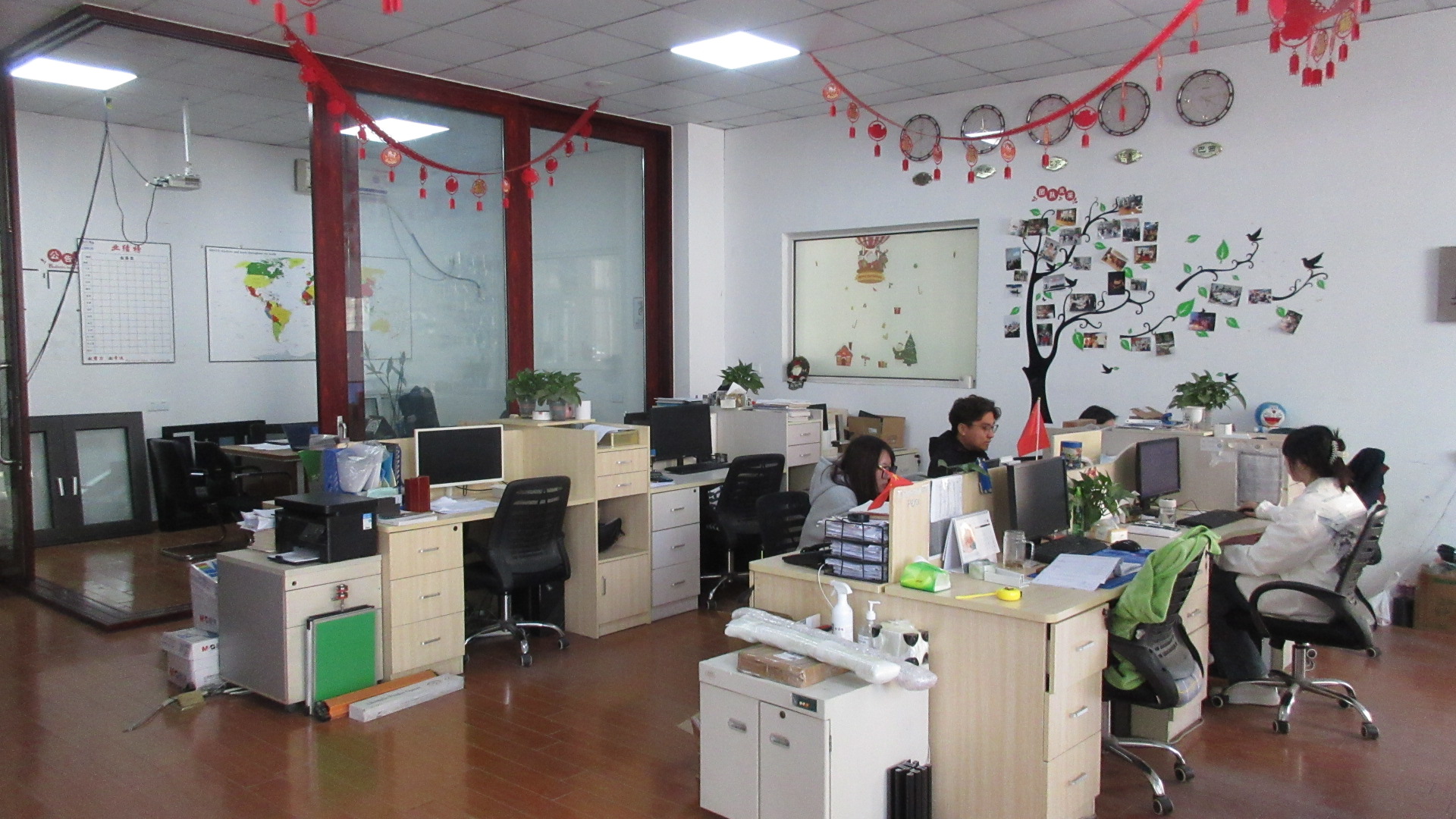 Shanghai Minye Decoration Co., Ltd. Aluminum doors