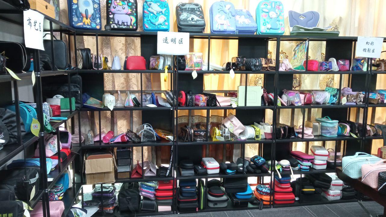 Guangzhou Caccia Dresser Co., Ltd. Cosmetic bags