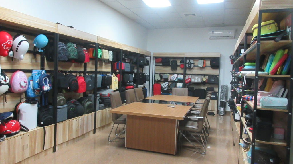 Dongguan Billion Hin Luggage Co., Ltd. EVA Bag