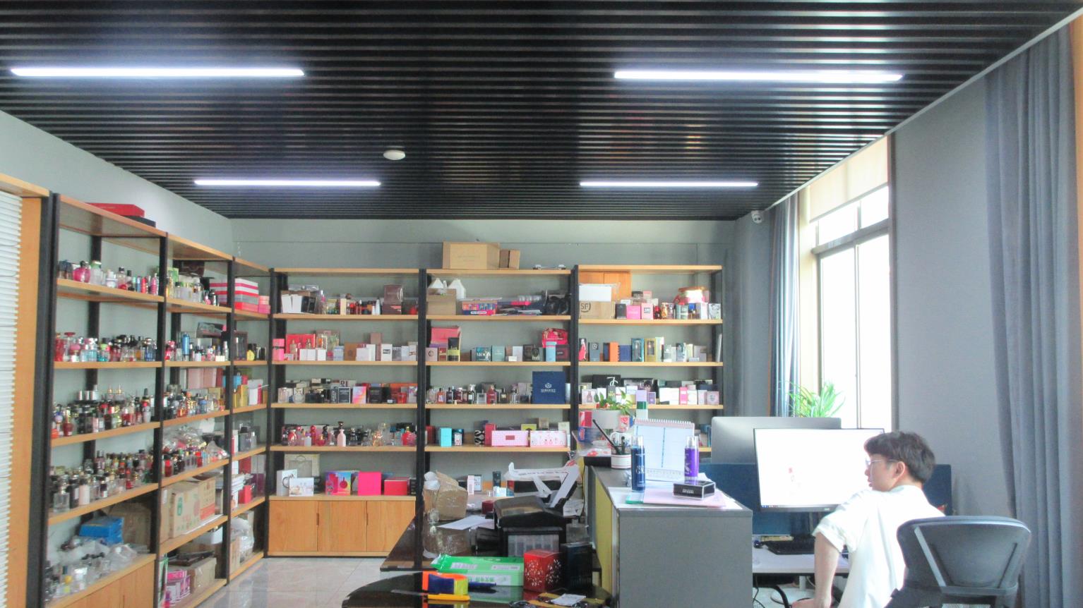 Yiwu Xiangnuo Cosmetics Co., Ltd. Perfume Sets