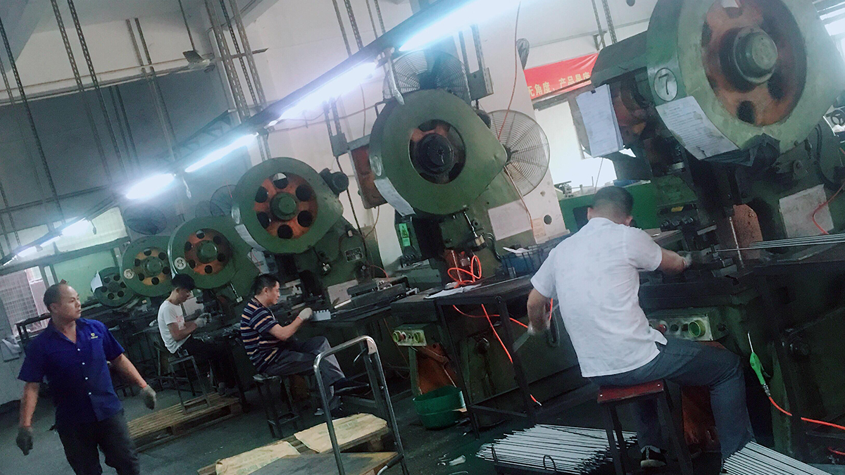 Yangjiang Dongxuan Industry & Trade Co., Ltd. Outdoor Knives