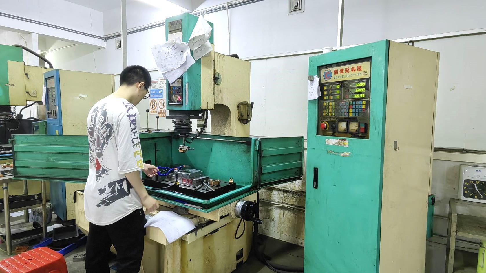 Dongguan Cool Qi Plastic Mold Products Co., Ltd. Action Figures