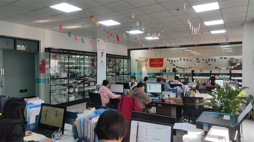 Xuzhou Shining Glass Technology Co., Ltd. Essential Oil Glass Bottle