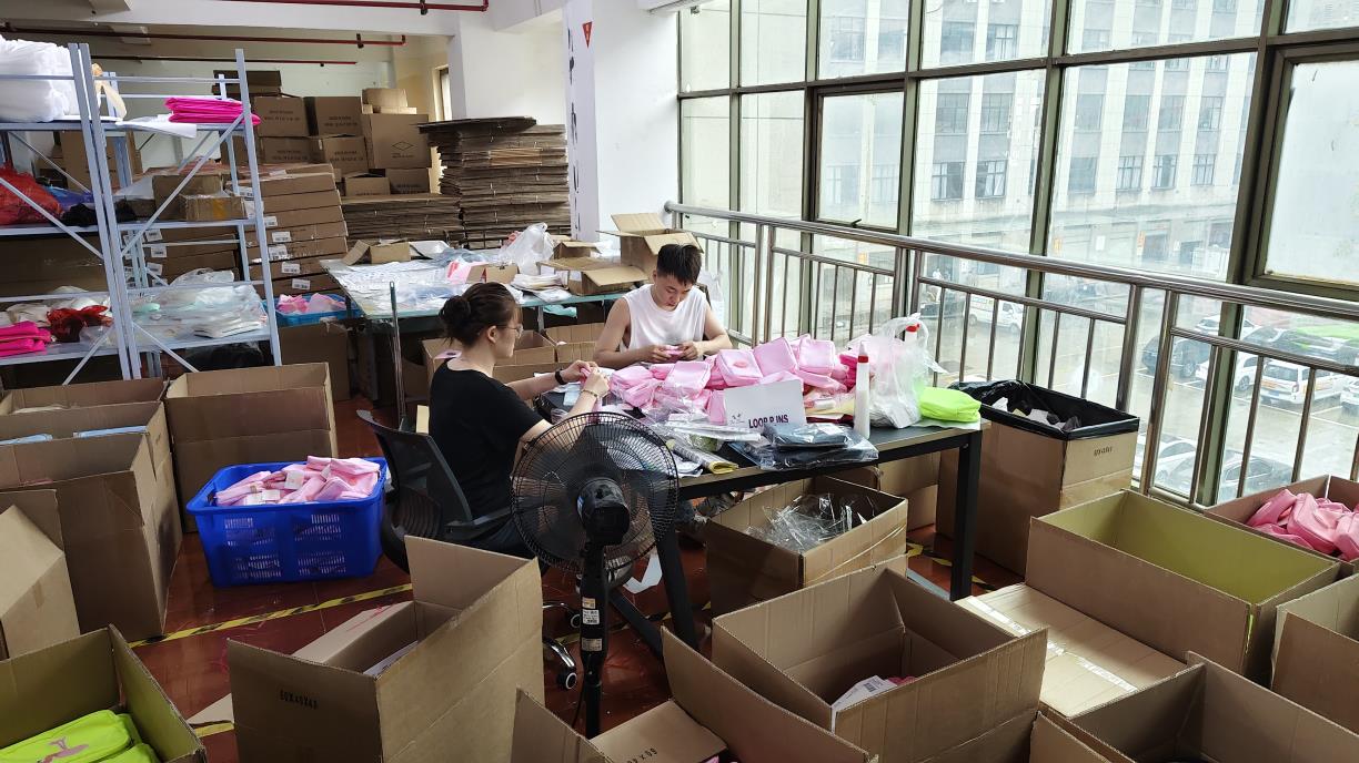 Yiwu Ainuowei Luggage Co., Ltd. Backpack