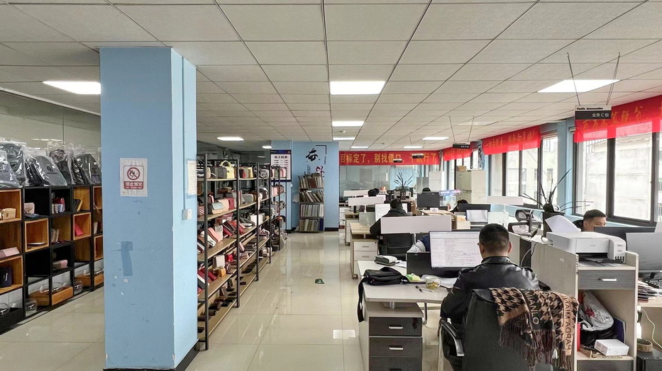 Yiwu Zhenxin Leather Co., Ltd. Handbags