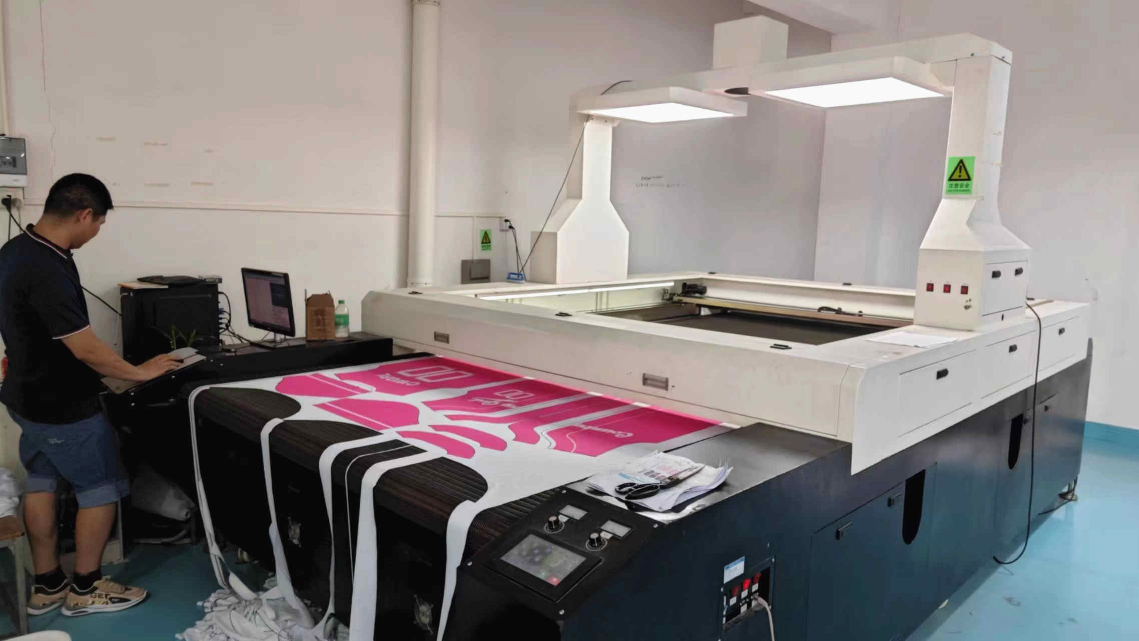 Rise Apparel (shenzhen) Co., Ltd. factory image 4