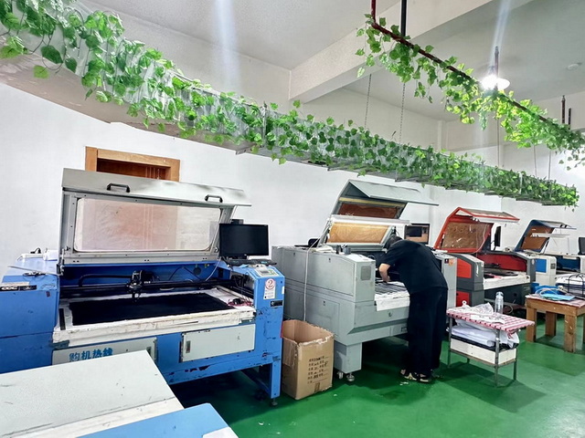 Jiaxing Wuyue Label Weaving Co., Ltd. paper hang tags