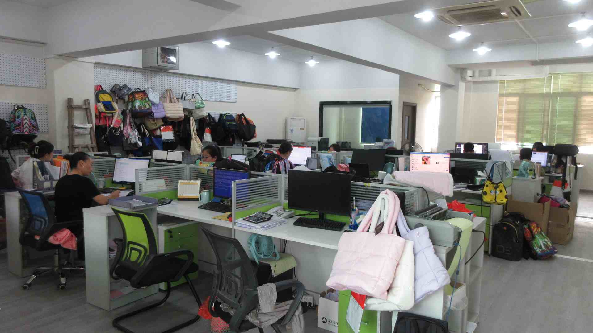 Dongguan City Yaosheng Industrial Co., Ltd. Handbags